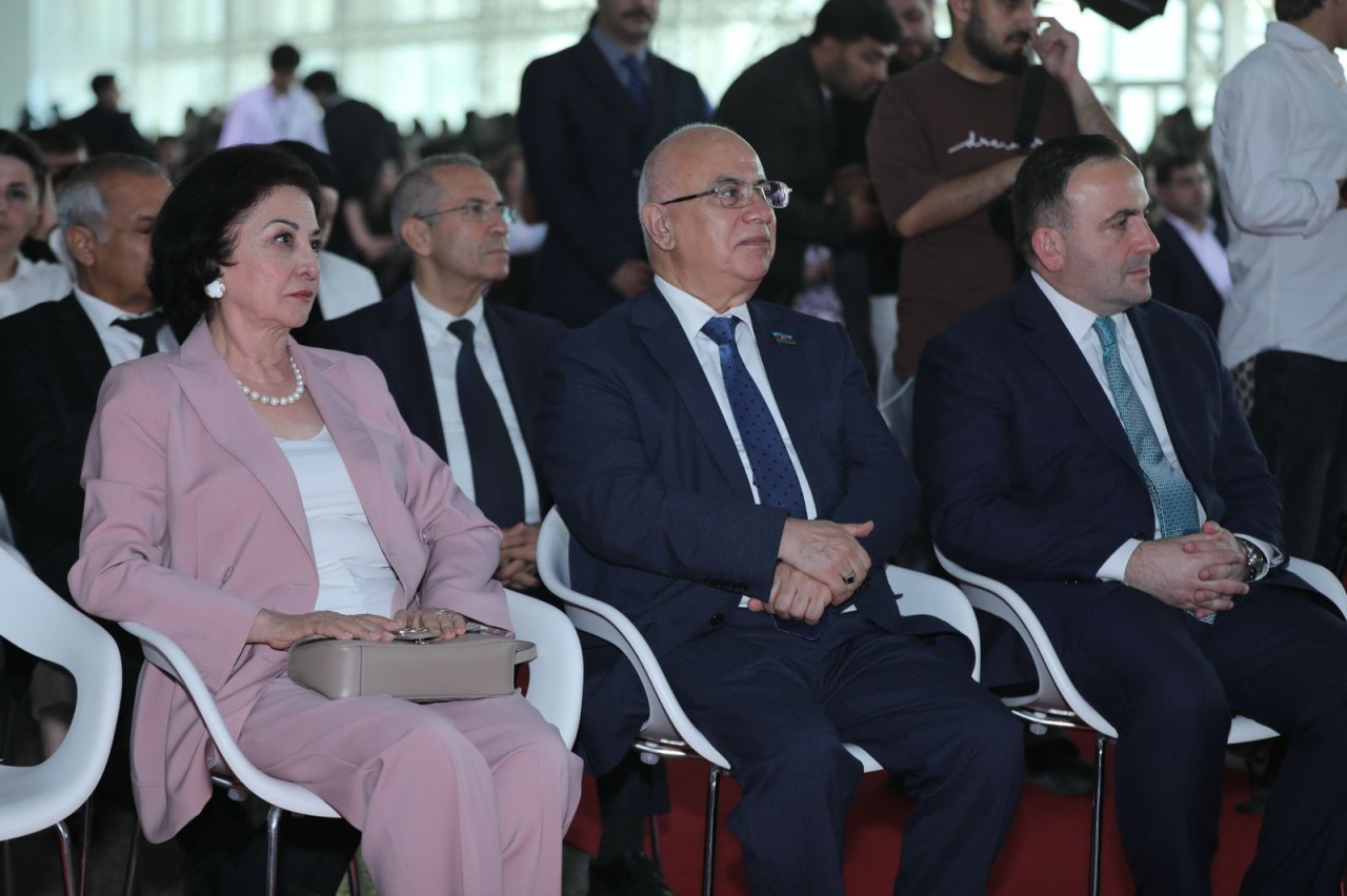 AzMİU-nun yaradılmasının 50-ci ilində təntənəli Məzun Günü - FOTOLAR